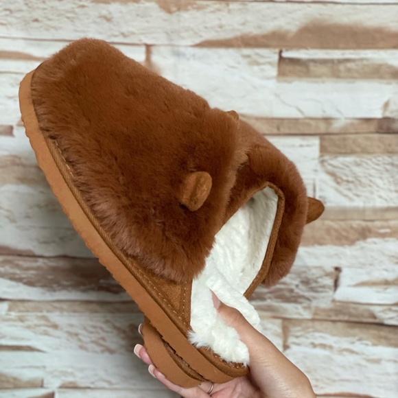 Tan Fuzzy bear slippers - Picture 5 of 6